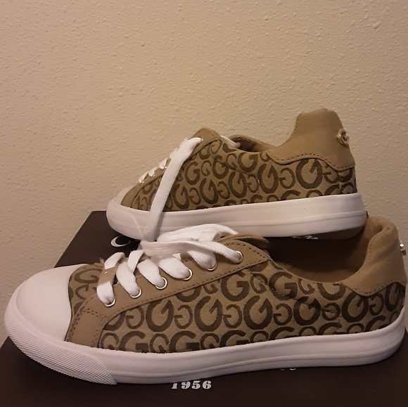 Guess Shoes Size 8 Canvas Monogram Sneakers NWOT - Picture 3 of 16